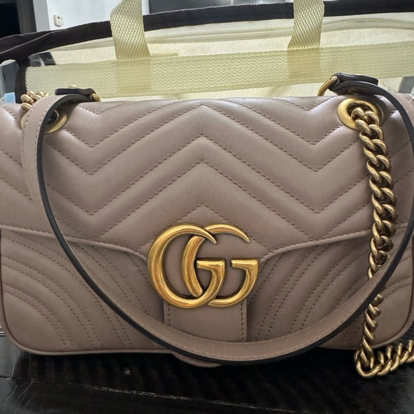 GG MARMONT MEDIUM SHOULDER BAG - Picture 1 of 7